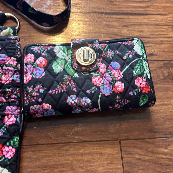 Vera Bradley quilted Crossbody bag and matching wallet NWOT - Picture 3 of 8